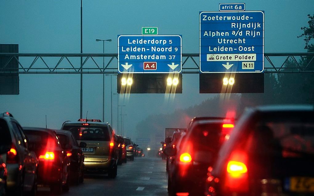 Door het onstuimige weer is het donderdag opvallend druk op de snelwegen.  Foto ANP