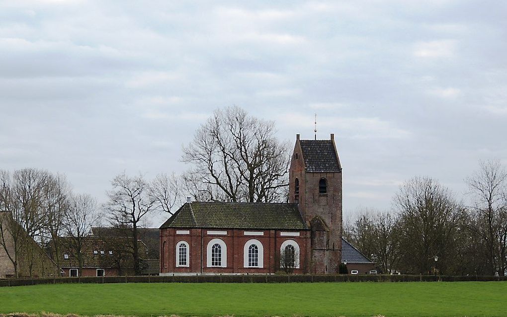 De Protestantse Kerk in Nederland (PKN) gaat kleine gemeenten helpen. Foto: het kerkgebouw van de hervormde gemeente Saaksum. Foto Bayke de Vries, Wikimedia