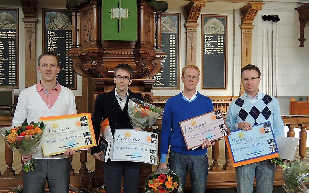 De prijswinnaars (v.l.n.r.): Hans van Haeften, Tom van Oost, Gert Jan Schipper en Arjan van Hees (publieksprijs). Foto Gerco Schaap