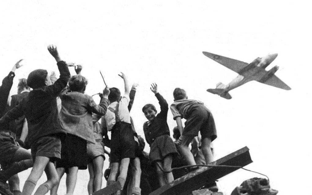 De Amerikanen en de Britten zetten in 1948 en 1949 een grootscheepse luchtbrug op de belegerde stad Berlijn op. Foto US Navy National Museum