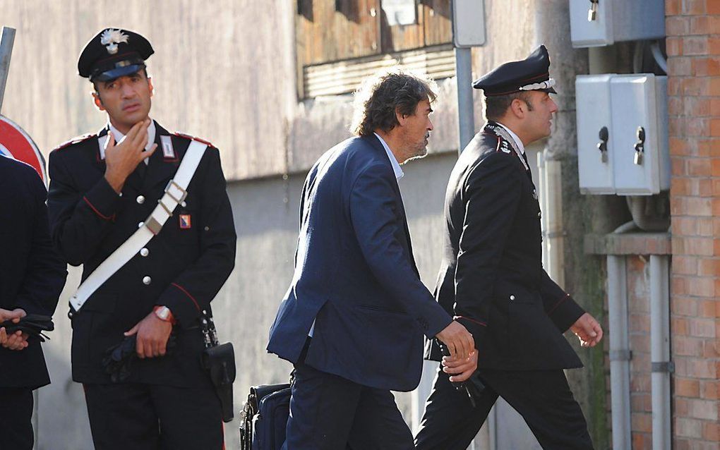 Bruno Leporatti (m.), de advocaat van Francesco Schettino. Foto EPA