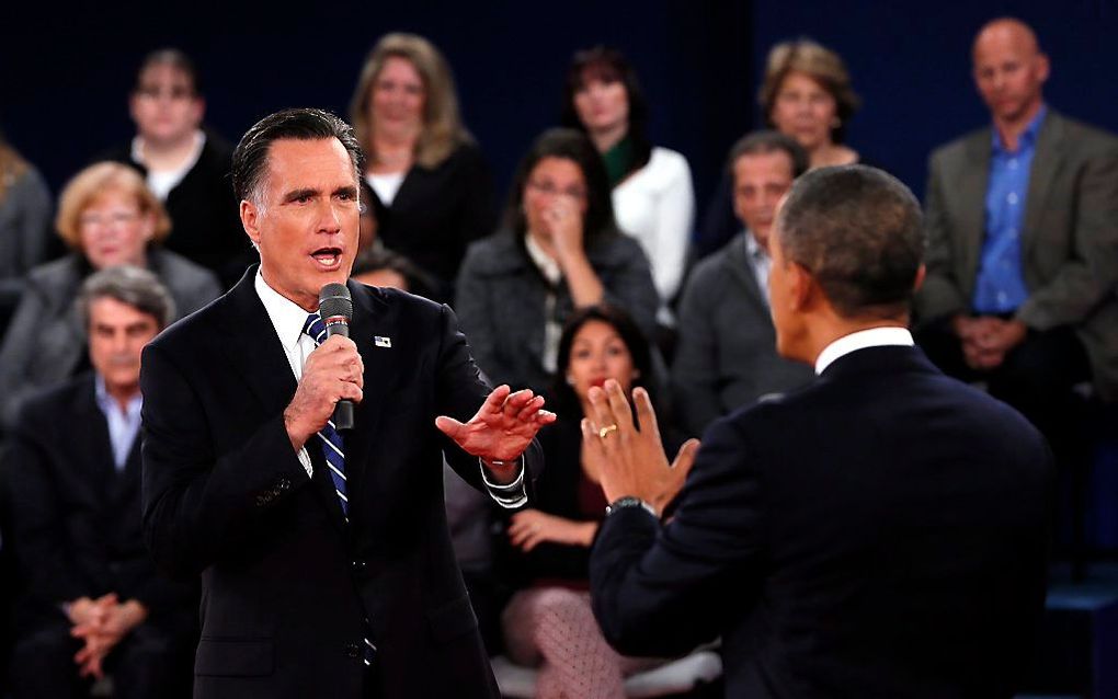 Barack Obama probeerde dinsdagavond (plaatselijke tijd) zijn kans te grijpen bij het tweede debat met zijn rivaal Mitt Romney in aanloop naar de presidentsverkiezingen van 6 november. Tijdens het town hall debat in Hempstead opende de president van begin 