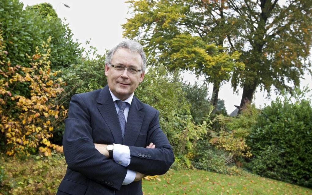 Ds. J. van der Meijden is vandaag 25 jaar predikant. „Ik bid dat God mij nog vele jaren geeft om op de harp van het Evangelie te mogen tokkelen.” Foto RD, Anton Dommerholt