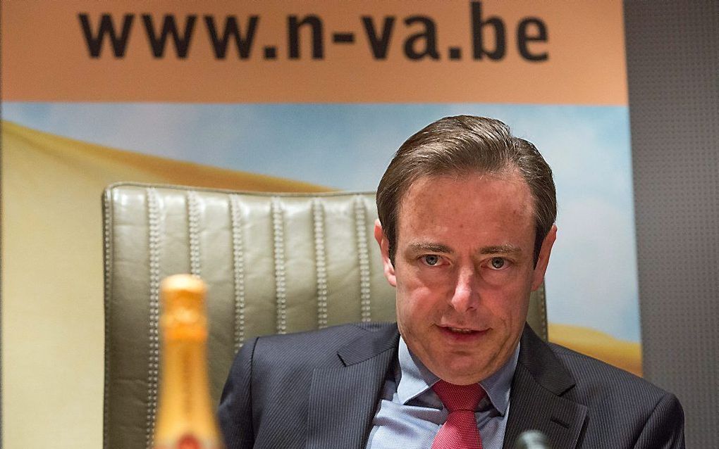 De Vlaams-nationalistische partij N-VA van Bart De Wever heeft zondag grote winst behaald in de gemeente- en provincieraadsverkiezingen. Stemcomputers hadden invloed op de resultaten van de verkiezingen, schrijft De Standaard. Foto EPA