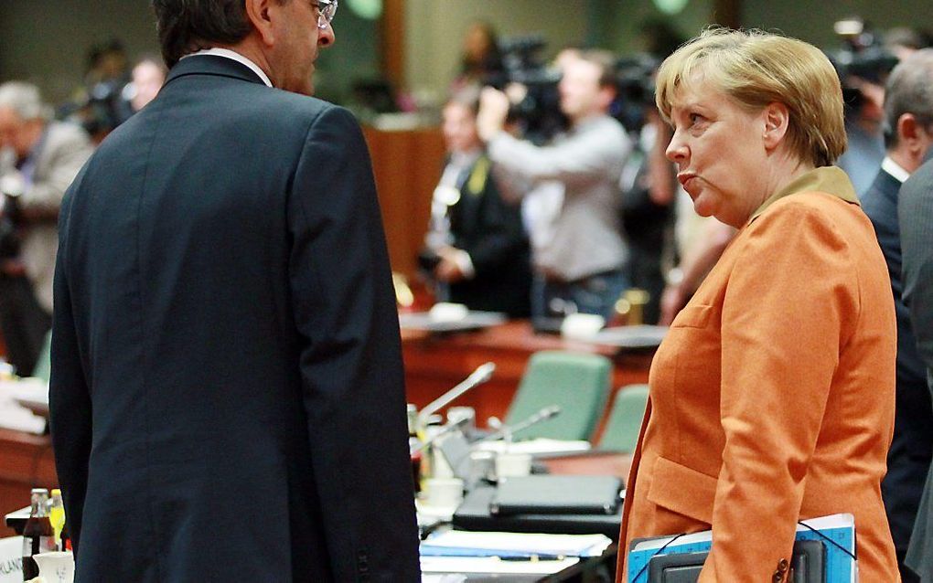 Bondskanselier Merkel spreekt op de EU-top met de Griekse premier Samaras. Foto EPA