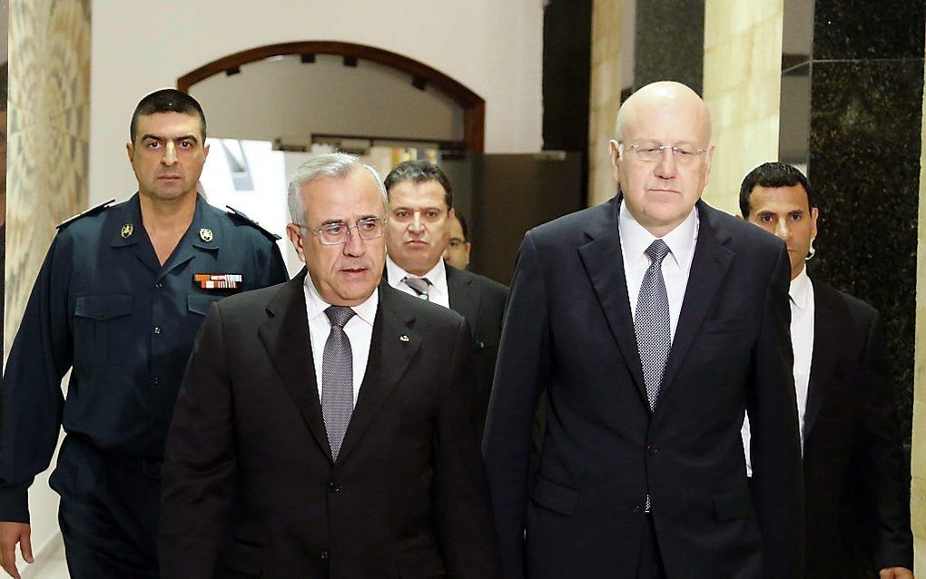 De Libanese premier Najib Mikati (R) en president Michel Suleiman (L) zaterdag na een crisisberaad in Beiroet. Foto EPA