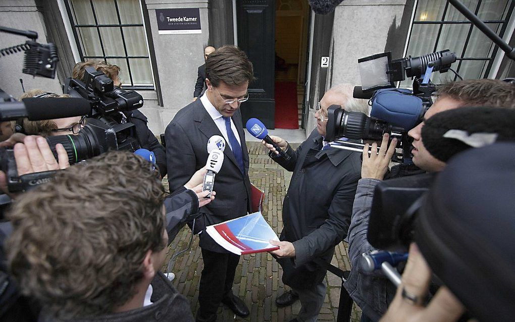 VVD-onderhandelaar Mark Rutte praat met de pers na afloop van de gespreksronde met de VVD-onderhandelaars en de informateurs.  Foto ANP