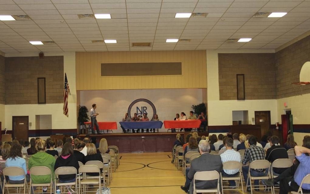 Leerlingen van de Netherlands Reformed Christian School in Pompton Plains organiseerden deze week een verkiezingsdebat. Romney is bij de immigrantengemeenschap favoriet. Foto RD