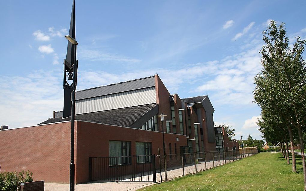 Het kerkgebouw van de gereformeerde gemeente te 's-Gravenpolder. Het kerkgenootschap groeit in Zeeland licht. Foto RD