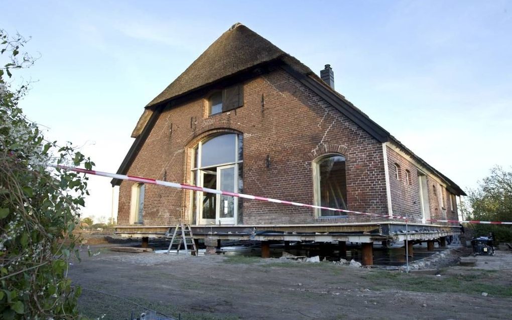 De monumentale boerderij in Lent stond woensdag klaar voor vervoer.  Foto RD, Anton Dommerholt