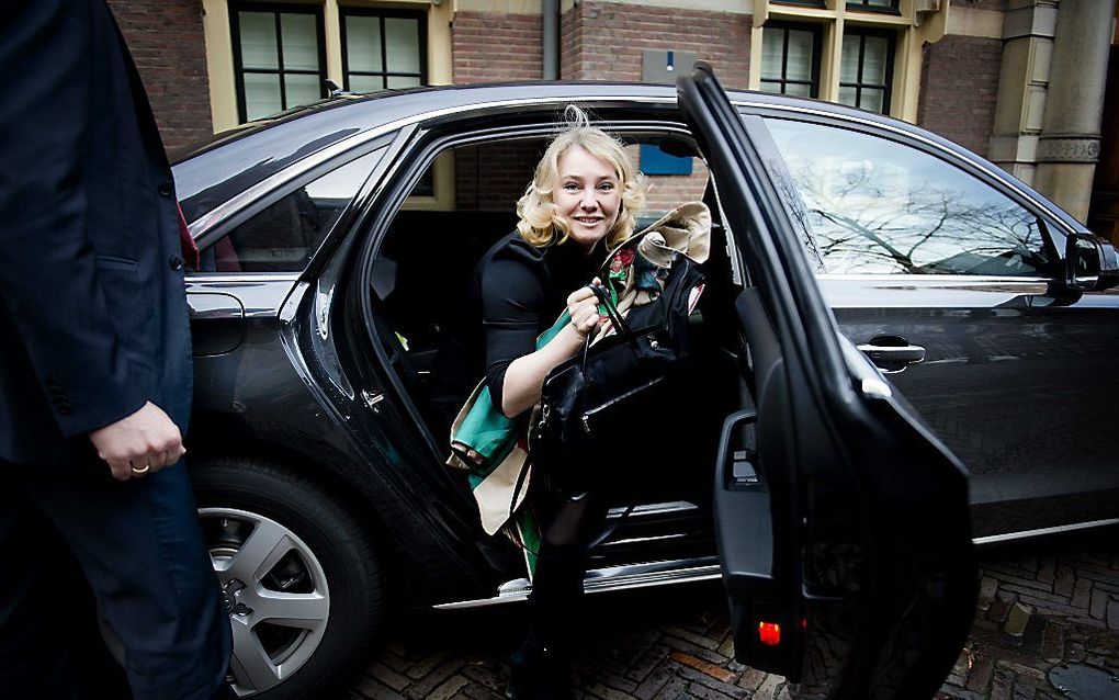 Minister Melanie Schultz van Haegen (Infrastructuur) komt vrijdag aan op het Binnenhof. Foto ANP