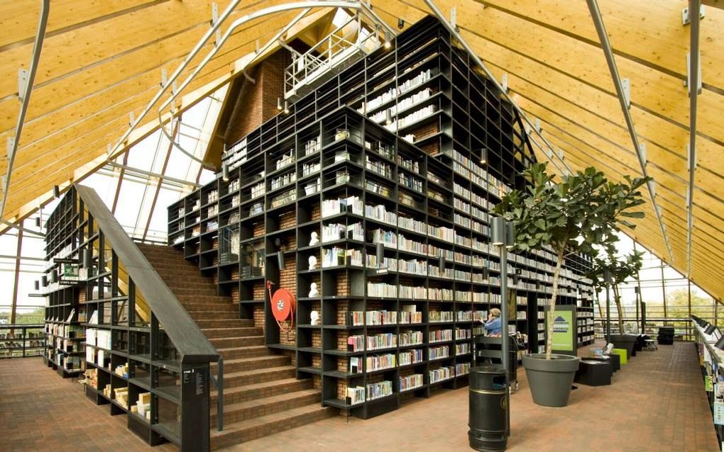 Het beklimmen van bibliotheek De Boekenberg in Spijkenisse geeft een logische route door het gebouw. Foto Arjan Scheer