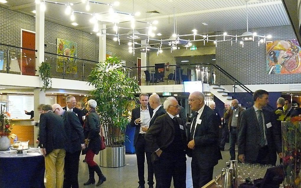 Pauze tijdens de synodevergadering. Foto RD
