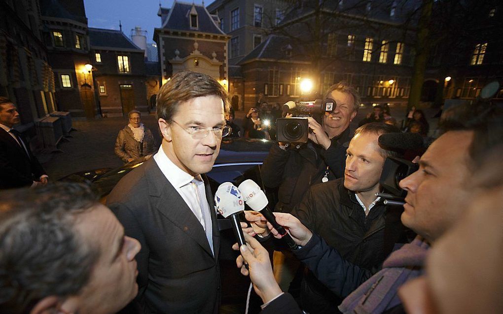 Premier Mark Rutte verlaat vrijdagmiddag het ministerie van Algemene Zaken. Foto ANP