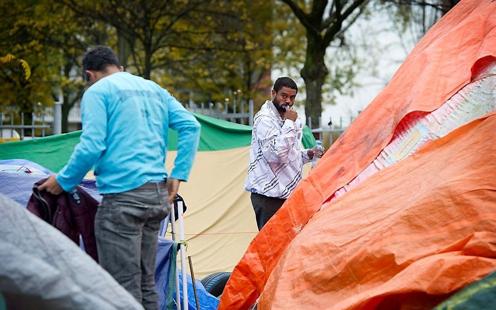 Uitgeprocedeerde asielzoekers in het tentenkamp in de Amsterdamse wijk Osdorp. Foto ANP