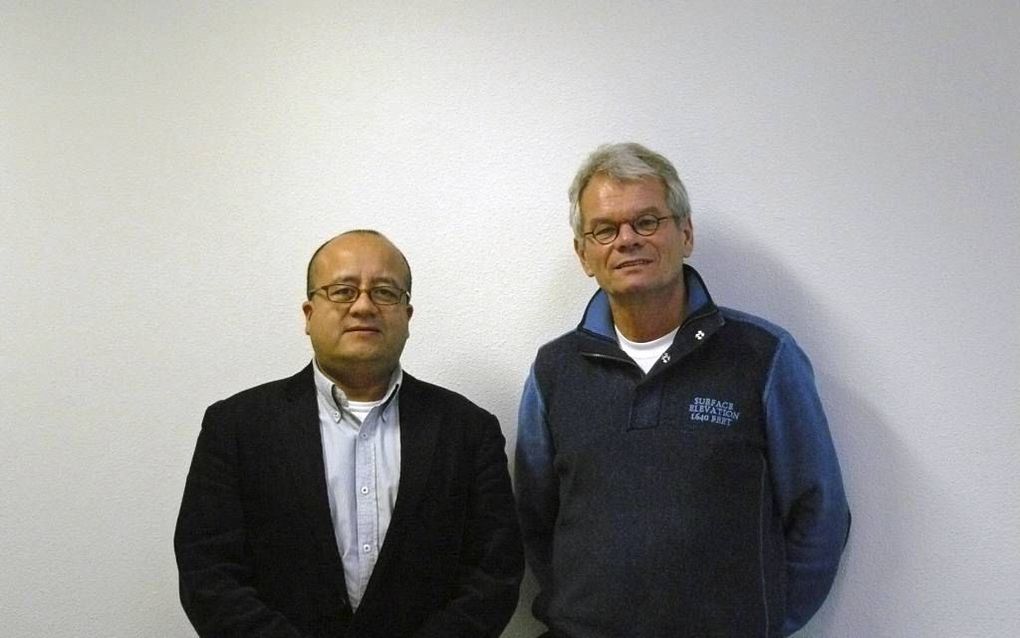 UTRECHT – Dr. Edgar Antonio López (l.) en dr. Henk Vijver zetten zich in voor verzoening in Colombia. Foto RD