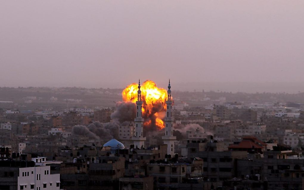 Vuur en rook boven Gaza. Foto EPA