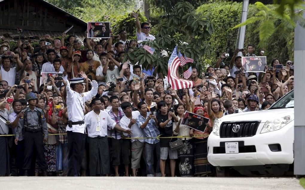 In de Birmese hoofdstad Rangoon kreeg de Amerikaanse president Barack Obama vanmorgen een warm welkom. Obama ontmoette er onder anderen de Birmese oppositieleider Aung San Suu Kyi. Het is het eerste bezoek ooit van een zittende Amerikaanse president aan B