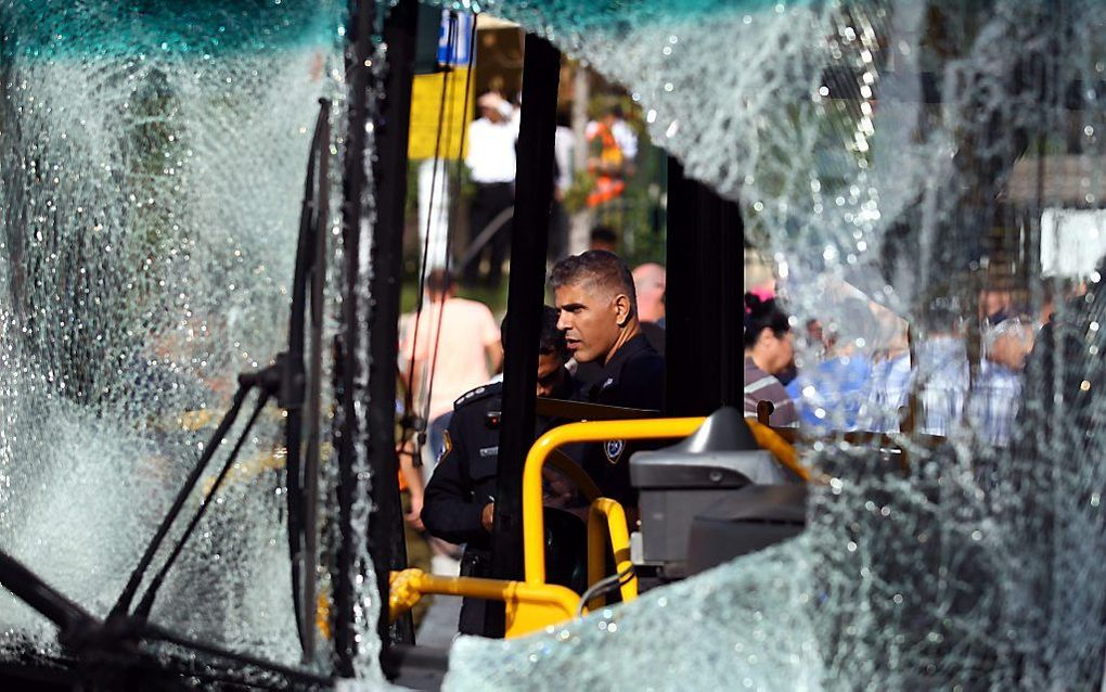 De beschadigde bus in Tel Aviv. Foto EPA