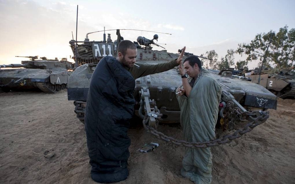 GAZA-STAD – Israëlische militairen beleefden donderdagmorgen aan de grens met de Gazastrook voor het eerst een ontwaken zonder geweld. Foto EPA