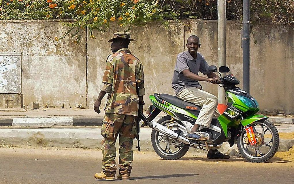 Militair bij checkpoint in Kano, Noord-Nigeria. Foto EPA