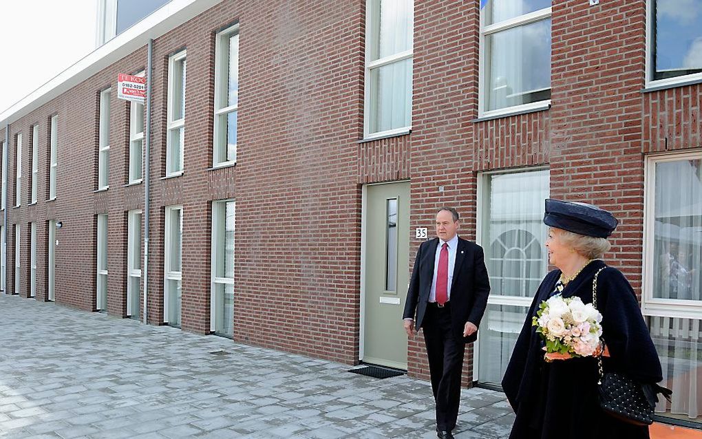 Koningin Beatrix bezoekt de Zellingwijk in Gouderak. Foto ANP