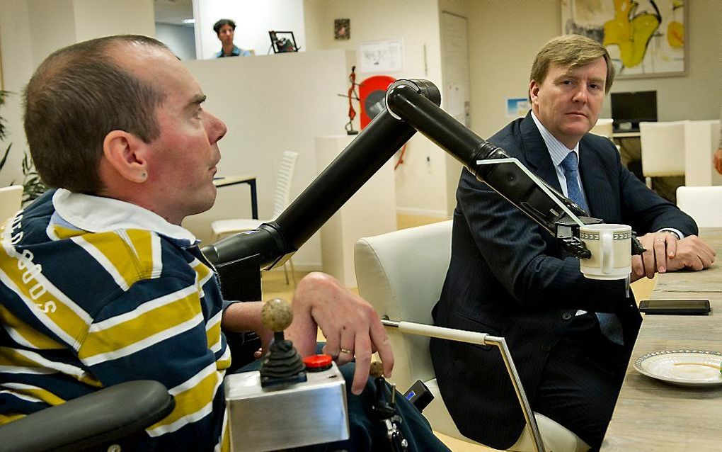 Prins Willem-Alexander bezoekt Het Dorp, december 2011. Foto ANP