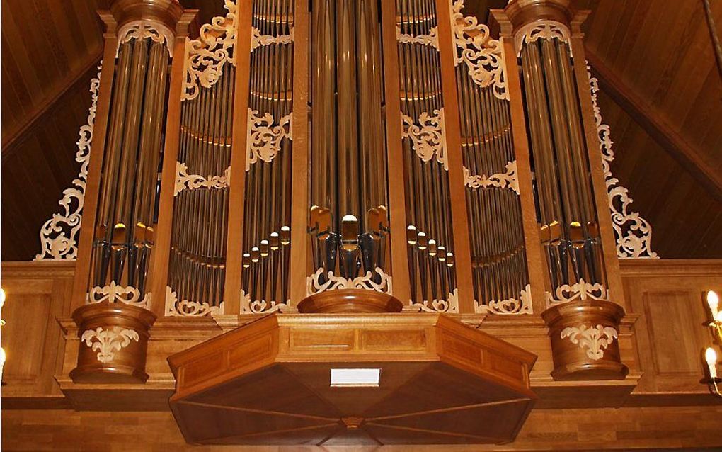 Het Škrablorgel-in-aanbouw in het kerkgebouw van de gereformeerde gemeente te Elspeet. Foto Jan Bambacht, Consultare