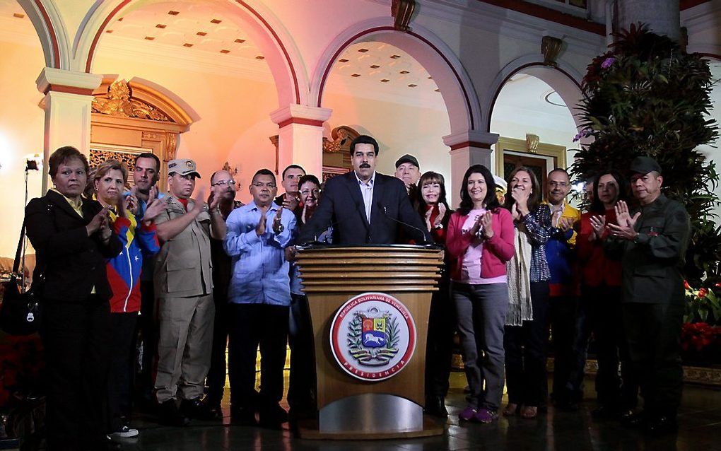 Vice-president Nicolas Maduro laat weten dat de operatie van Hugo Chavez geslaagd is. Foto EPA