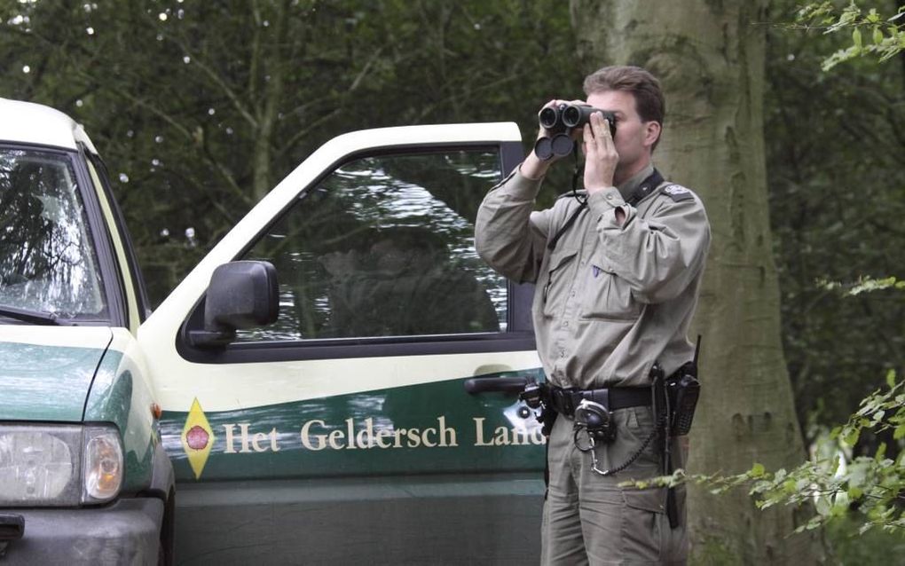 Boswachter Ger Verwoerd heeft op Landgoed Staverden regelmatig met stroperij te maken. Foto Eline Verwoerd