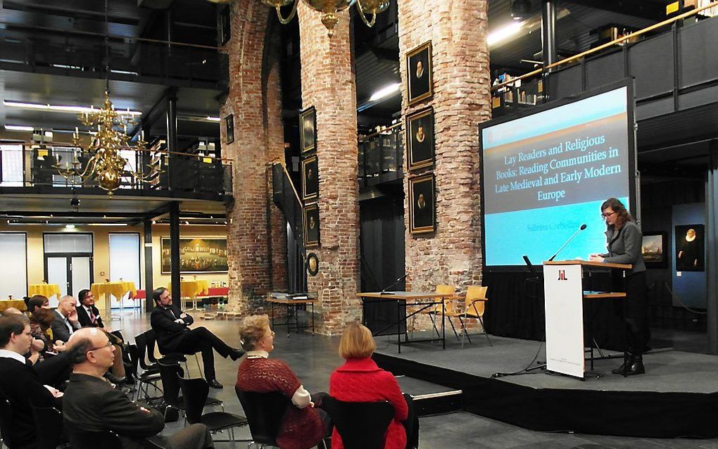 Het interieur van de Grote Kerk met dr. Corbellini. Foto RD