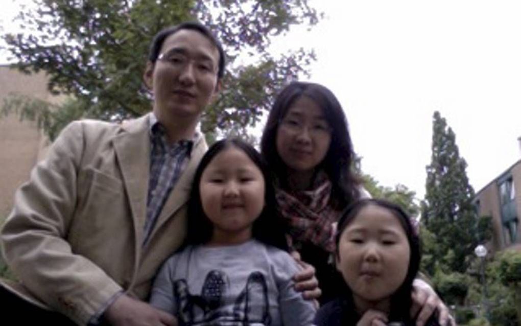 Jin Kook Kim met zijn vrouw en twee kinderen. Foto Jin Kook Kim