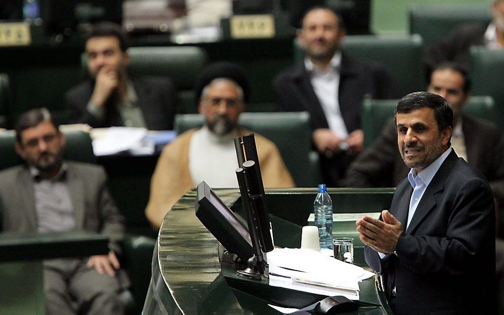 Iran houdt sinds september een voorganger uit Amerika vast. Foto: De Iraanse president Ahmadinejad spreekt voor het Iraanse parlement. Foto EPA