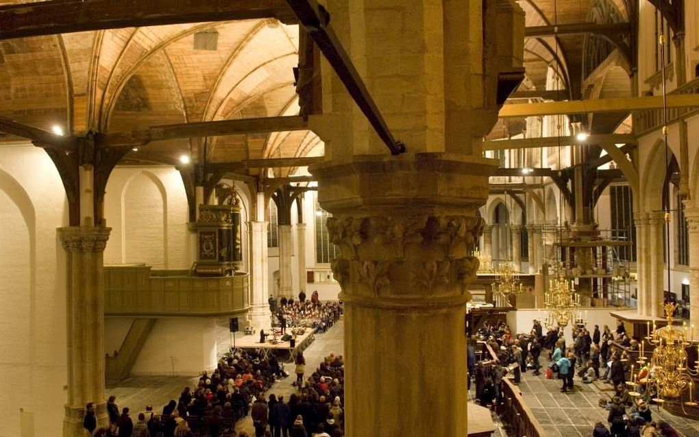 De jaarlijkse kerstviering van vereniging Tot Heil des Volks had vrijdagavond voor het eerst plaats in de Oude Kerk in Amsterdam, midden in de rosse buurt. Foto Rufus de Vries