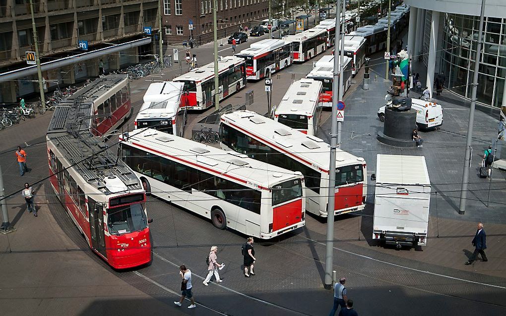 Controleurs in Haagse trams krijgen wellicht een steekwerend vest. Foto ANP