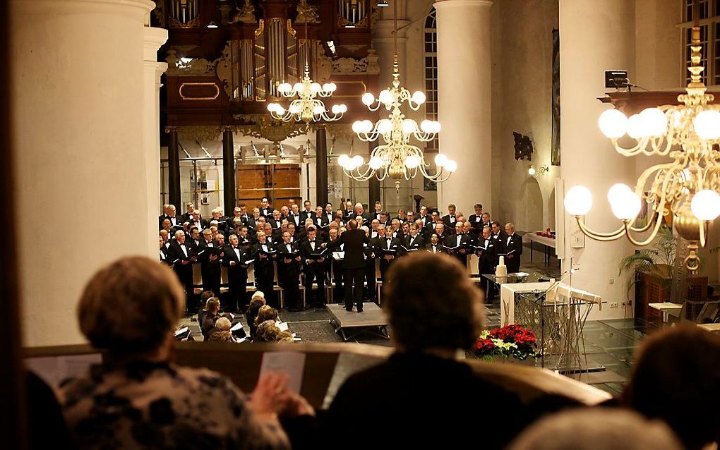 Christenen zingen van hun Heer en Redder, die van hen hield en voor hen is gestorven. Die vreugde, die de gemeentelijke samenzang doortrekt, is de boodschap van het Evangelie. Foto Sjaak Verboom