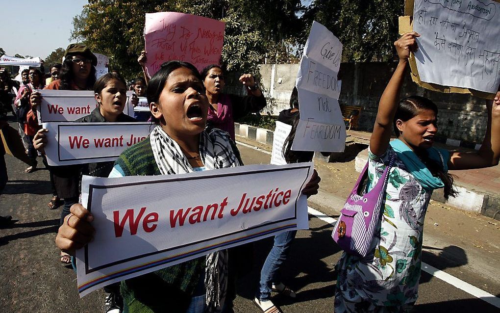 Schoolmeisjes protesteren  in New Delhi.  Foto EPA