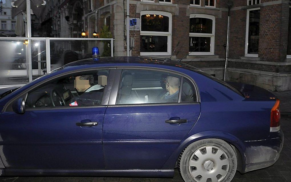 Kim de Gelder achter in een poltieauto. Foto EPA