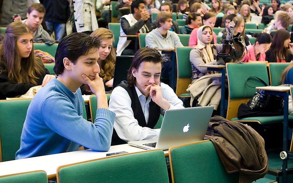 Hoorcolleges hoeven niet meer op de universiteit te worden gevolgd. Studeren kan via internet, vindt hoogleraar Jan Derksen. Foto ANP