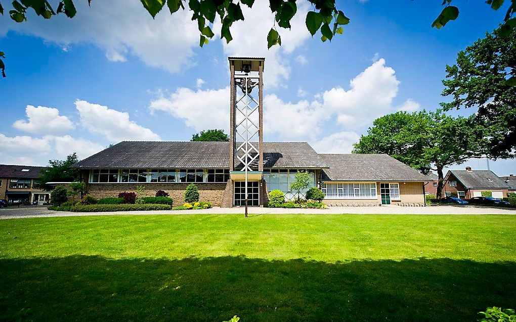 De Protestantse Kerk moet de komende jaren een derde van de kerkgebouwen afstoten. Om gebouwen te behouden, moeten gemeenten andere inkomsten creëren, zegt Peter de Lange van de Vereniging voor Kerkrentmeesterlijk Beheer in de PKN. Foto: een hervormde ker