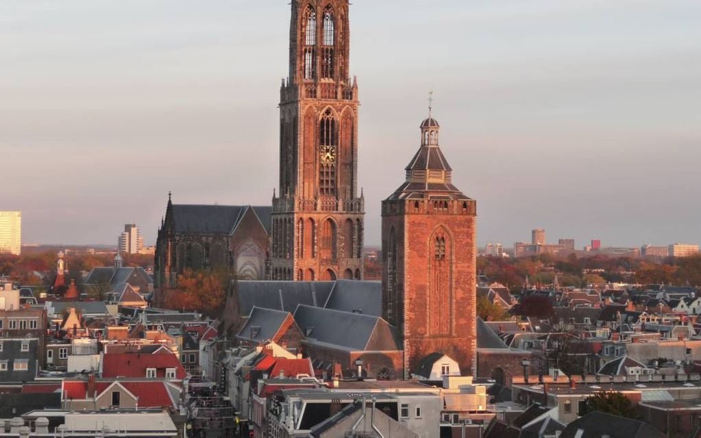 De Buurkerk in Utrecht met daar achter de Domtoren. Foto Wikipedia, CumulusNL