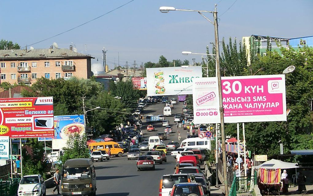 In Kirgizië is een Interreligieuze Raad opgericht. Foto: straatbeeld van Osh, een stad in Kirgizië. Foto Nihongarden, Wikimedia