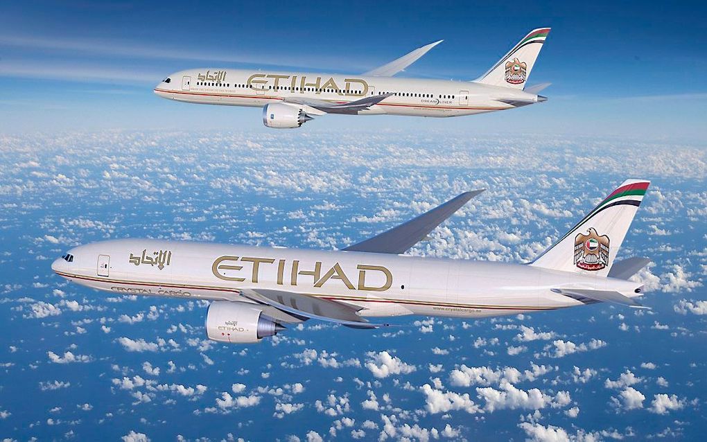 Etihad Airways gaat vanaf 15 mei dagelijkse vluchten verzorgen tussen Abu Dhabi en Amsterdam. Dat heeft de nationale luchtvaartmaatschappij van de Verenigde Arabische Emiraten dinsdagmorgen in Amsterdam bekendgemaakt tijdens een gezamenlijke persconferent