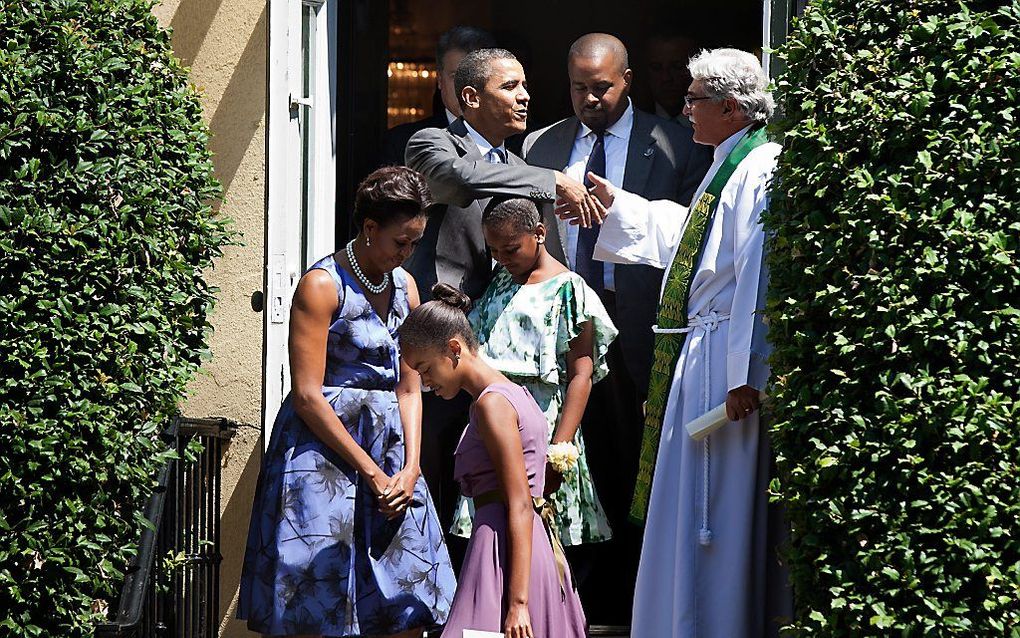 Leon (r.) schudt de hand van president Obama. Foto EPA