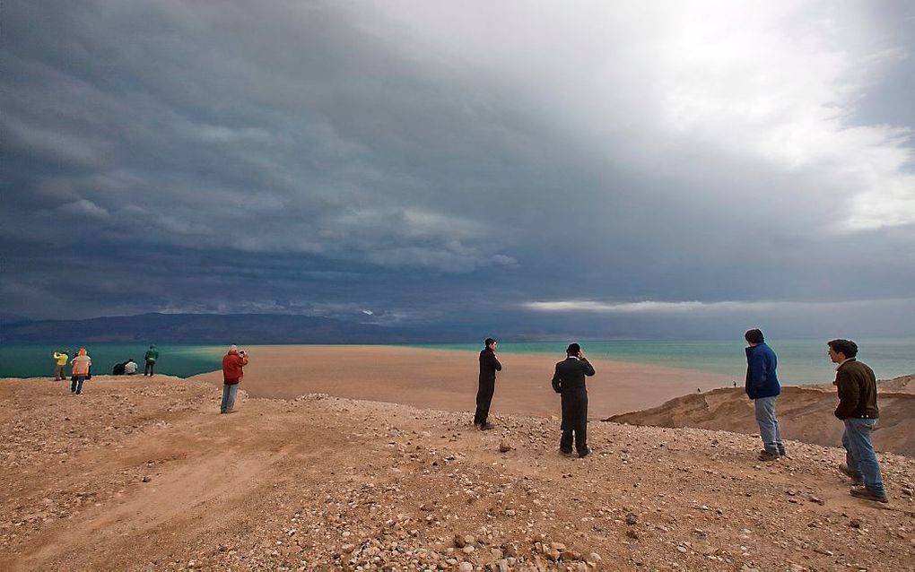 Het is mogelijk om de Rode Zee te gebruiken om de krimpende Dode Zee (foto) bij te vullen. Foto EPA