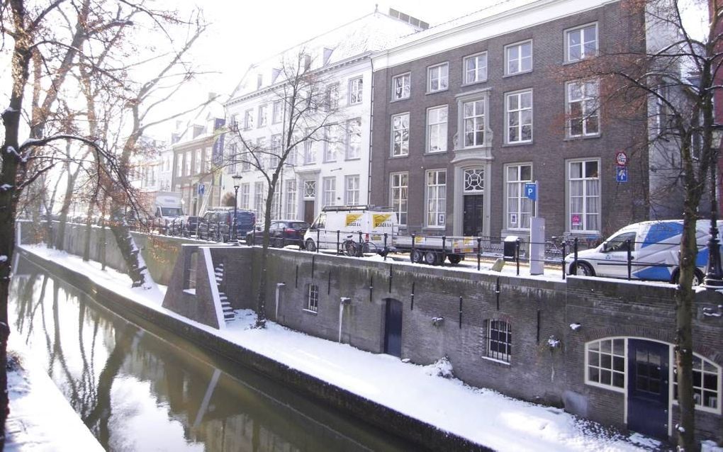 Aan weerszijden van Museum Catherijneconvent aan de Nieuwegracht 63 in Utrecht (het gebouw met de witte voorgevel) betrekt de Faculteit Katholieke Theologie (FKT) deze week twee panden. De officiële opening vindt plaats op 5 juni. Foto Anja de With