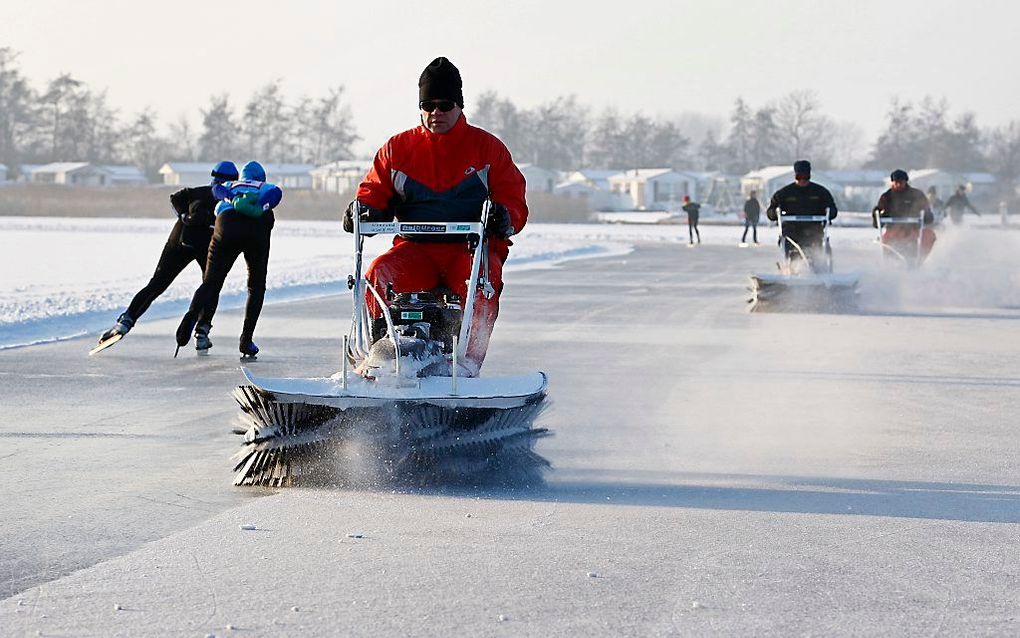 De ijsvloer bij Wanneperveen in de Kop van Overijssel in de winter van 2010. Foto ANP