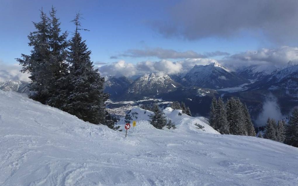 De besneeuwde hellingen van de Hahnenkamm, in de nabije omgeving van Naturparkhotel Florence.