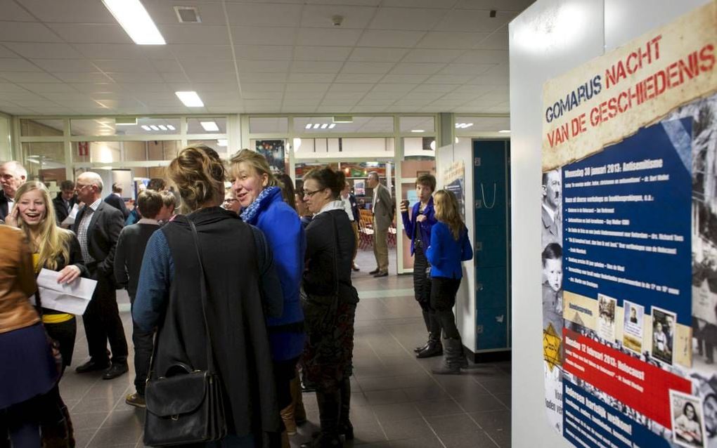 In het gebouw van de Gomarus Scholengemeenschap in Gorinchem werd gisteren de Nacht van de geschiedenis georganiseerd. Thema was antisemitisme. Foto Sjaak Verboom