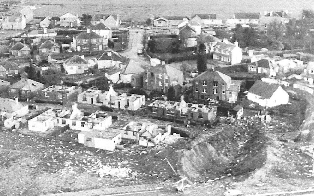 Lockerbie, met op de voorgrond de krater die is ontstaan door de neerstortende Boeing 747.  Foto EPA